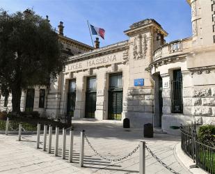 Un lycée français à rénover